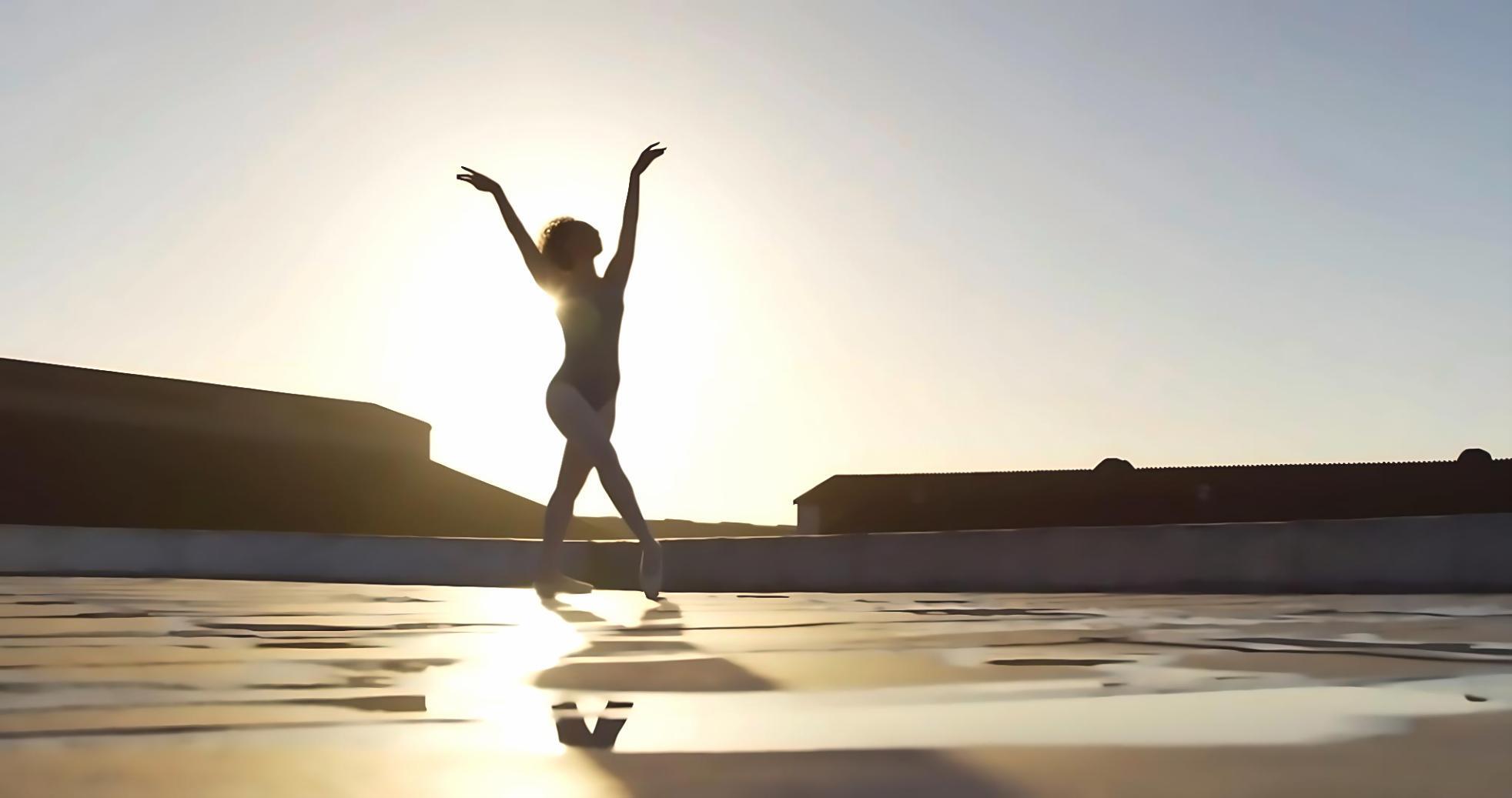 Séquence de danse contemporaine en mouvement
